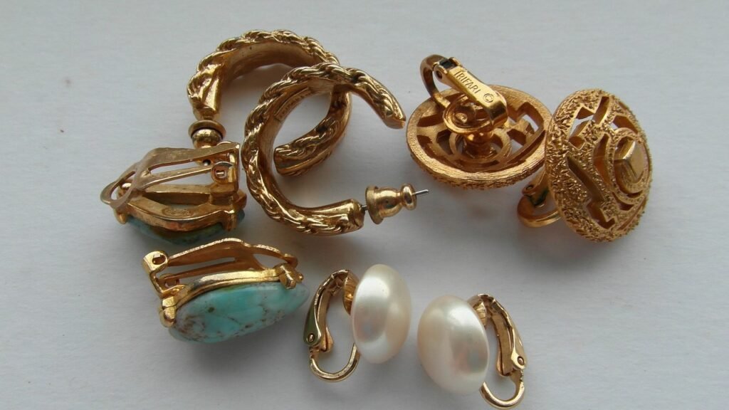 earrings, vintage, fashion-274251.jpg